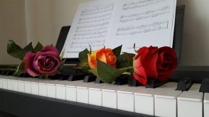 piano-and-roses